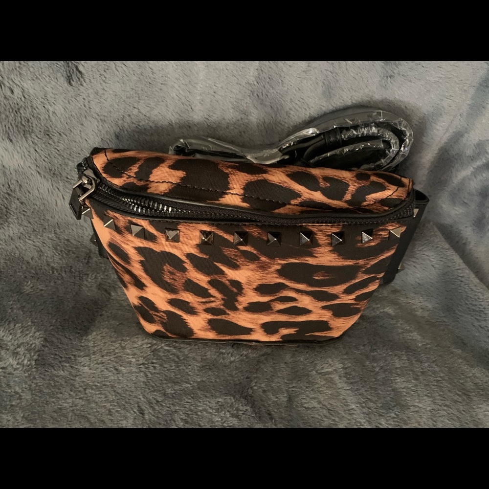 Leopard print Fannypack with spikes!